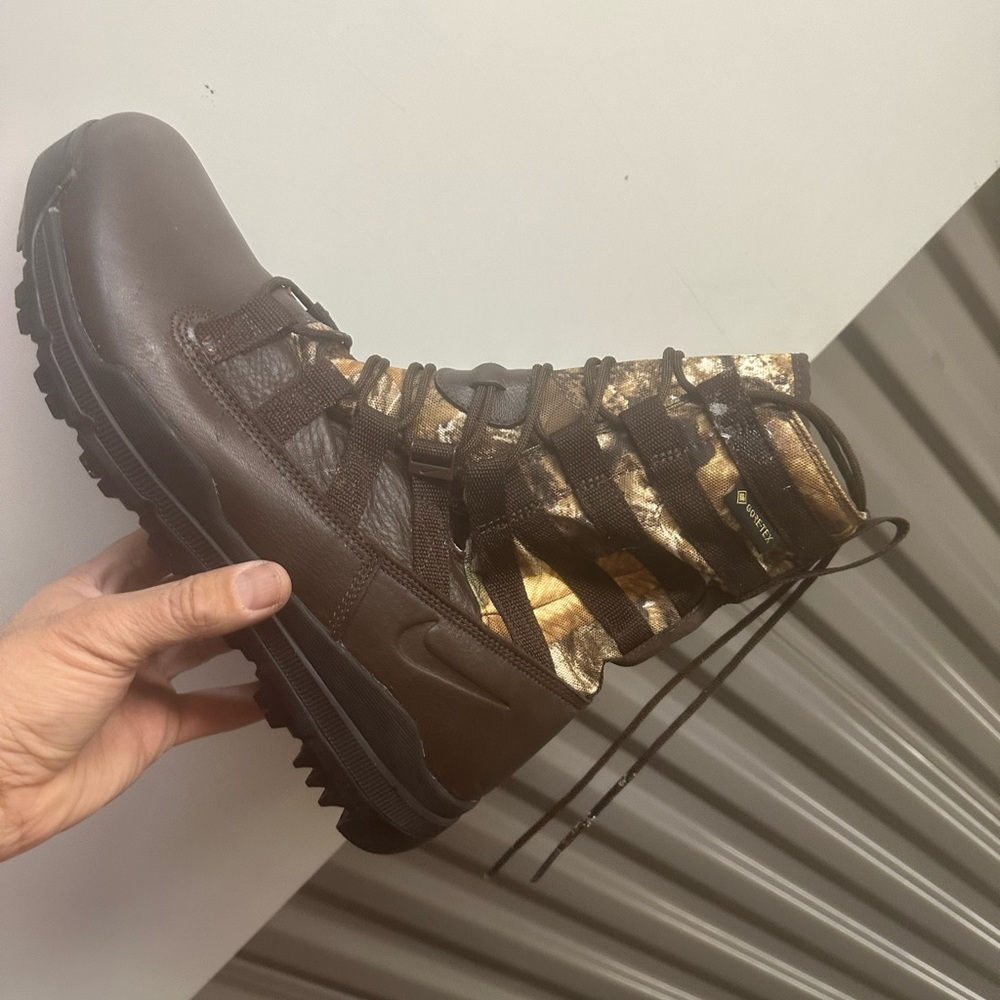 - Nike boots size 12 for men color brown - Picture 8 of 11